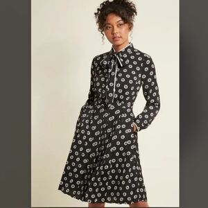 Modcloth Floral Print Tie Neck Dress Pockets